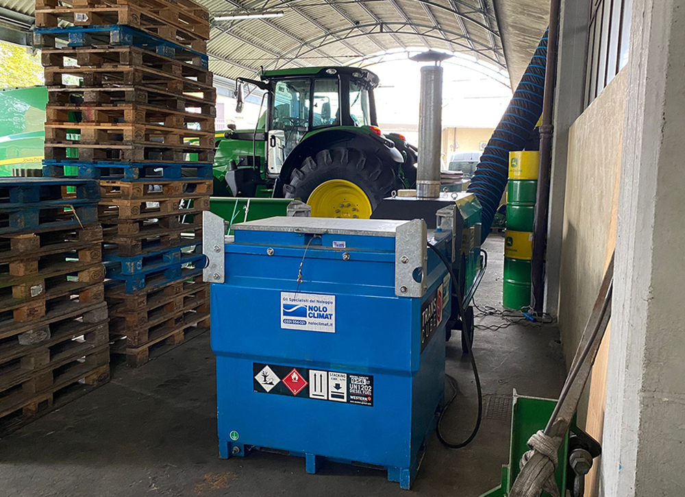 Riscaldamento temporaneo per il deposito di un distributore di attrezzature agricole